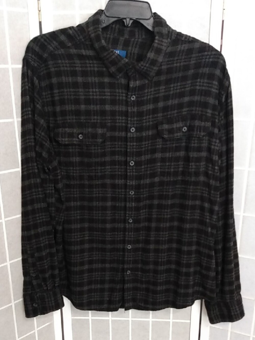 George Black & Gray Plaid Flannel Button-Down Shirt- Men's 2XL (50-52)